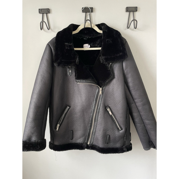 Princess Polly Jackets & Blazers - Like New Princess Polly Black Faux Leather Shearling Lined Moto Jacket Size 6